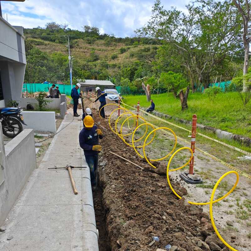 Instalación de redes: Cada etapa se desarrolla con infraestructura diseñada para el futuro del proyecto.